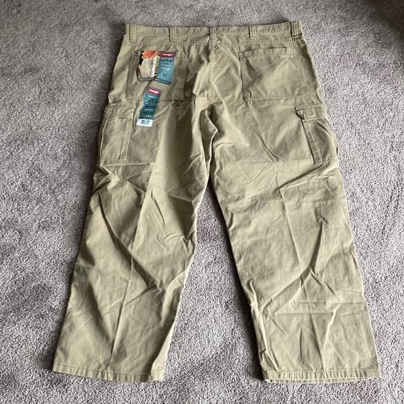 Wrangler Cargo Bottoms SIZE 46X30 - Picture 3 of 5